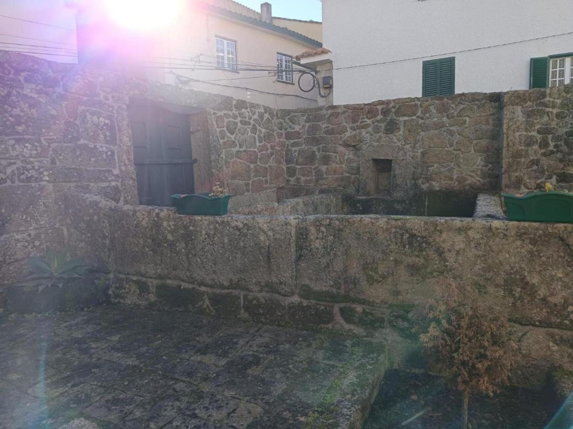 Casa Dos Livros - Guest House Vila Nova de Tazem المظهر الخارجي الصورة