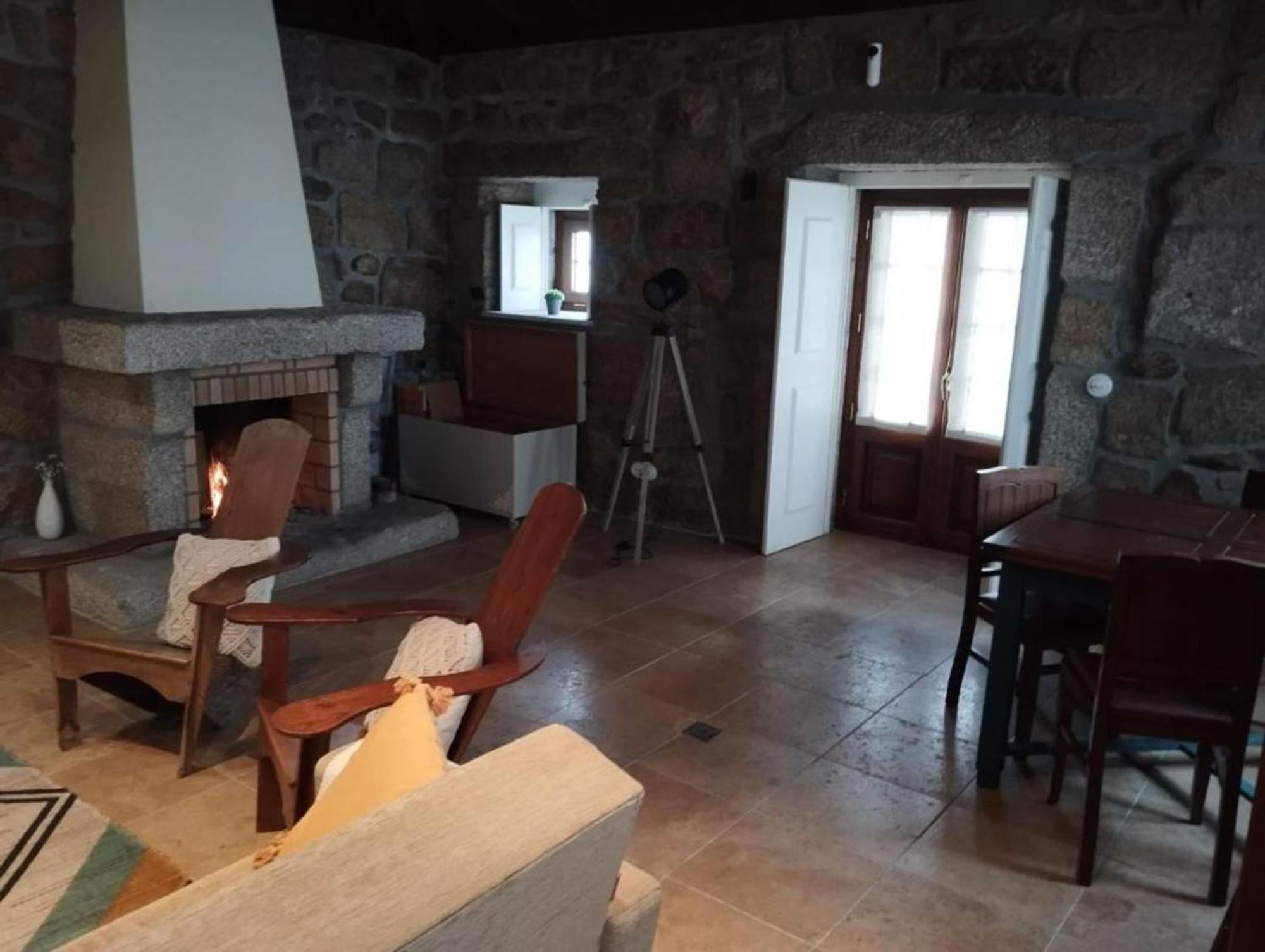 Casa Dos Livros - Guest House Vila Nova de Tazem المظهر الخارجي الصورة
