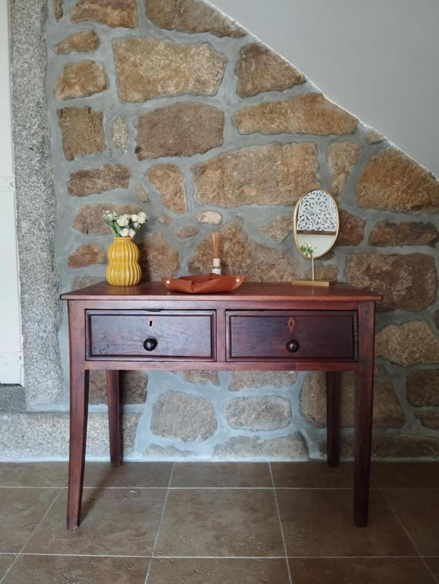 Casa Dos Livros - Guest House Vila Nova de Tazem المظهر الخارجي الصورة