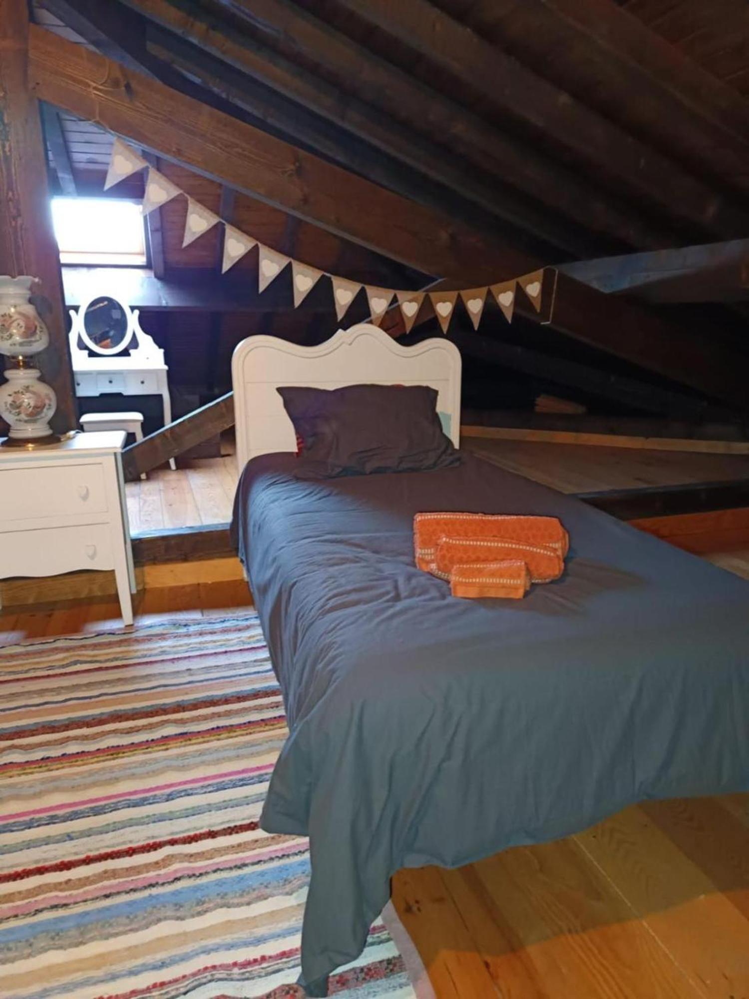 Casa Dos Livros - Guest House Vila Nova de Tazem المظهر الخارجي الصورة